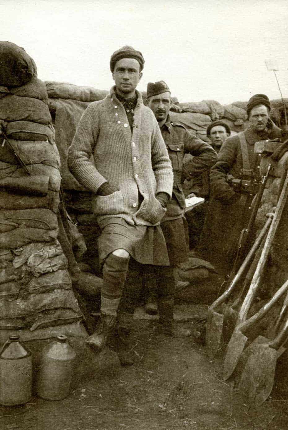 Guy-Drummond-with-his-comrades-in-the-trenches-at-Passchendaele-in-1914.-Archive-photo-McCord-Museum.jpg