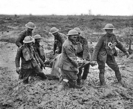 Stretcher-bearers-in-the-mud-Passchendaele-August-1917.-Wikipedia.jpg