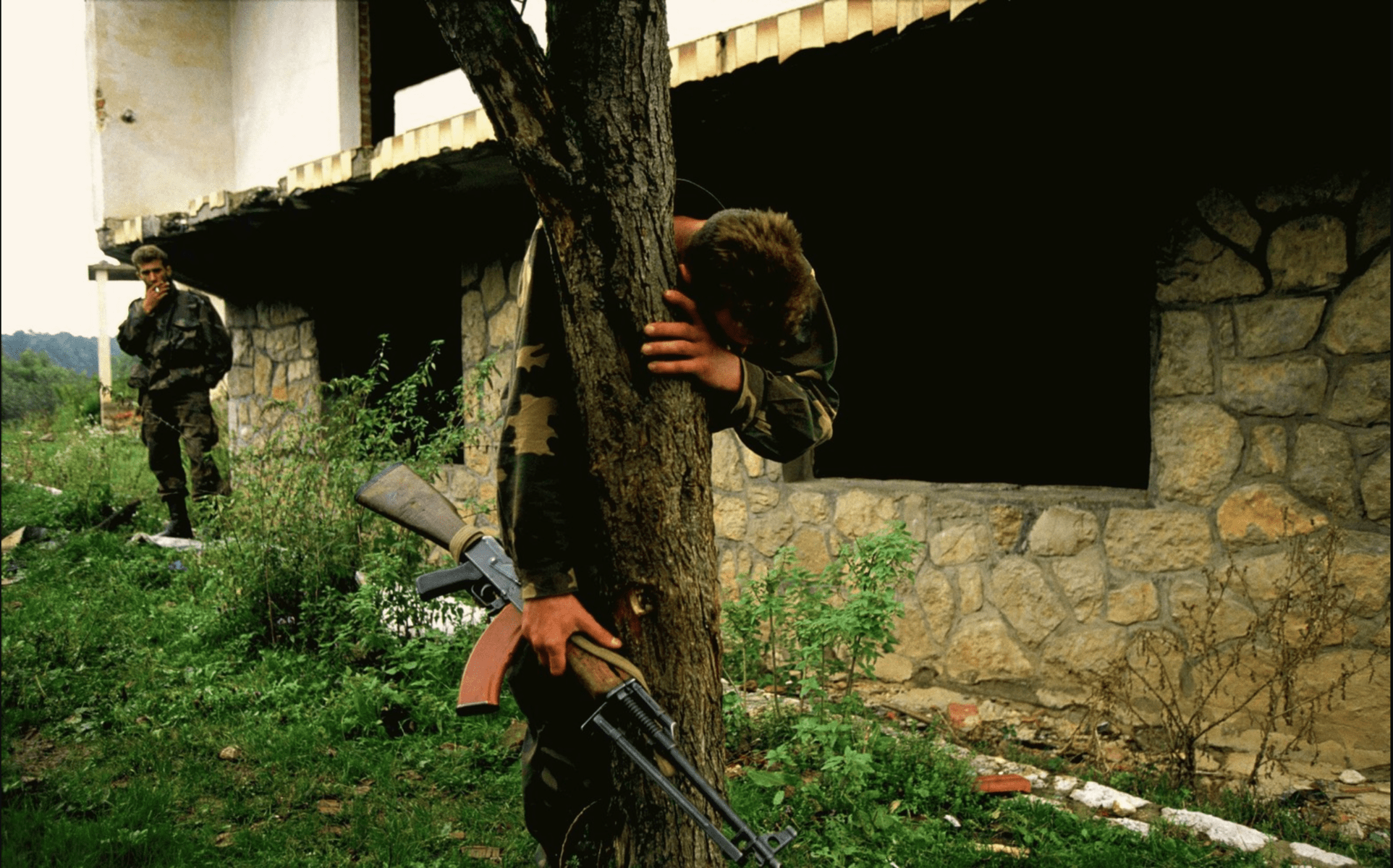 the-brutality-of-the-bosnian-war-reflected-in-these-heartbreaking